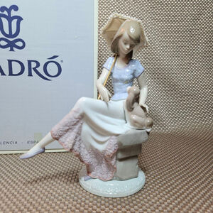 Retired Lladro #7612 "Picture Perfect" with Orig Box 5th Anniversary Society 1